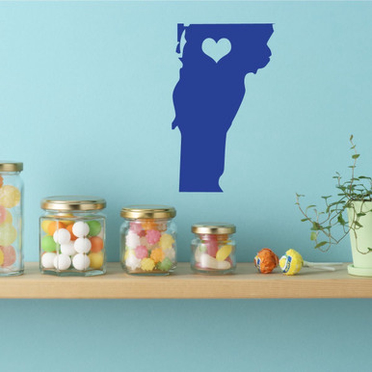 Vermont State Wall Decor - Vinyl Decal Decoration with Montpelier Capitol Heart - Use in Living Room, Bedroom, Kitchen, Office, School Classroom